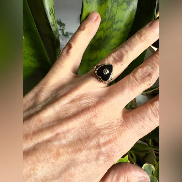 14k Onyx Heart & Diamond accent Ring - Picture 5 of 10